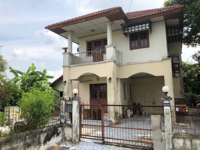   รายละเอียดเพิ่มเติม Code ID : PJJK3 1206281  ราคาขาย  2,280,000  บาท- ขนาดพื้นที่ :   73.40 ตารางวา- พื้นที่ใช้สอย :   -- จำนวนห้อง :  3 ห้องนอน 2 ห้องน้ำ - ที่จอดรถ :    1   คัน- บ้านหันทางทิศ : - พิกัดทรัพย์ : https://maps.app.goo.gl/25dcjYmvwCoYZHdS8    สถานที่ใกล้เคียง- ใกล้รถไฟฟ้าสายสีส้ม สถานีสุวินทวงศ์ , รถไฟฟ้าสายสีชมพู มีนบุรี- ใกล้โลตัสหนองจอก , บิ๊กซีสุวินทวงศ์ , มหาวิทยาลัยเทคโนโลยีมหานคร - ใกล้สนามกีฬาบางกอกอารีน่า , สำนัก�