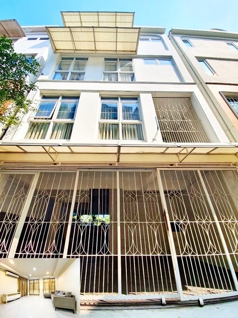 ถูกสุด ใกล้ BTSอารีย์ 1กม. ให้เช่าโฮมออฟฟิศ 4 ชั้น 25ตรว.280ตรม. CBD 3-4นอน 5น้ำ 2จอดรถ 4แอร์ เฟอร์ครบ พร้อมอยู่ พระราม6