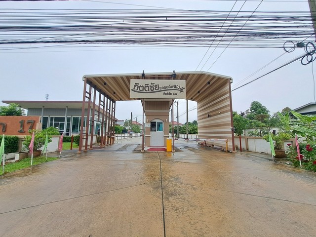   รายละเอียดเพิ่มเติม Code ID : PJAP 0149  ราคาขาย  2,850,000 บาท- ขนาดพื้นที่ :   48.6 ตร.ม.- พื้นที่ใช้สอย :   -- จำนวนห้อง :   3 ห้องนอน 3 ห้องน้ำ- ที่จอดรถ :    1   คัน- บ้านหันทางทิศ : - พิกัดทรัพย์ :  https://maps.app.goo.gl/hJFXg45TjQWyuj2q6    สถานที่ใกล้เคียง- ใกล้บ่อตกปลากะพงไลฟ์สไตล์หนองจอกสอบถามเพิ่มเติม/นัดชมโทร. 097-419-5982(พลอย)โทร. 096-932-4624(ออมสิน)Line : @panaya (มี@ด้านหน้า)ปรึกษาสินเชื่อฟรี One Stop Service ดูแลตั้งแต่ต้นจนจบบริษัท ปณยาคิดดี จำกัด