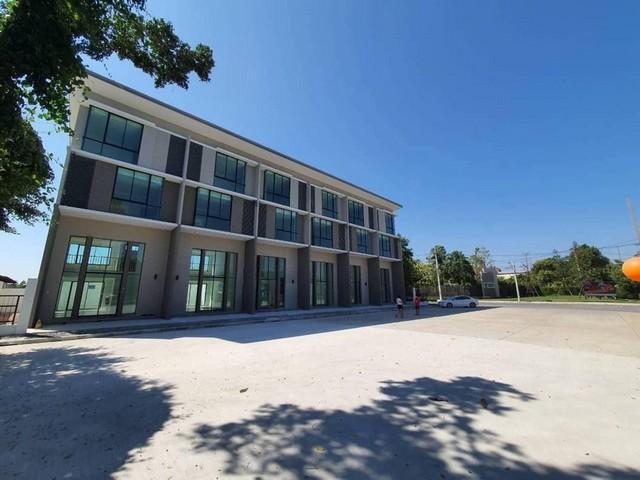 ให้เช่าทาวน์โฮม3.5ชั้น โครงการPATIOอ่อนนุช-ลาดกระบังติดถนนลาดกระบัง เหมาะทำออฟฟิศ หรือร้านค้า