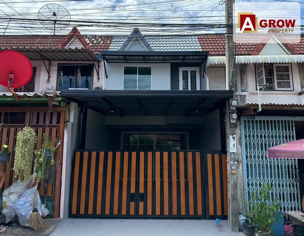 ม.ทรัพย์เจริญ ซอย วัดใหญ่ รีโนเวทพร้อมอยู่ ที่ตั้ง : ซ.2 ต.ในคลองปลากด อ.พระสมุทรเจดีย์ จ.สมุทรปราการ รหัสทรัพย์ : AGT00236ราคาขาย  : 1,490,000 บาท รายละเอียด : - ทาวน์เฮ้าส์ 2 ชั้น - เนื้อที่ 16 ตร.ว.- 2 ห้องนอน- 2 ห้องน้ำ- 1 ห้องครัว- 1 ที่จอด ***แถมฟรี***- ปั้มน้ำ จุดเด่น  :- เดินทางสะดวก- บ้านรีโนเวทใหม่พร้อมอยู่ ทำหน้าบ้านใหม่หลังคาหน้าบ้านใหม่ ปูกระเบื้องใหม่ ห้องครัวใหม่พร้อมเคาร์เตอร์แล