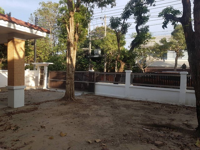 ขายบ้านเดี่ยว 97 ตร.วา ราคาขายขาดทุน 5,200,000 บาท ค่าใช้จ่ายวันโอนทั้งหมดคนละครึ่งหรือให้เช่า 18,000 บาท/เดือน  มบ. มณีรินทร์ เลค แอนด์ ปาร์ค ถนน 345 ต.บางคูวัด อ.เมือง จ.ปทุมธานี สนใจโทร  0968821857โปรพิเศษสุด  สามารถซื้อแบบผ่อนเจ้าของได้ขายบ้านเดี่ยว 2 ชั้น เนื้อที่ 97 ตร.ว. มี 3 ห้องนอน 3 ห้องน้ำ 5,200,000 บาท หรือให้เช่า 18,000 บาทต่อเดือน มบ. มณีรินทร์ เลค แอนด์ ปาร์ค อยู่ในเครือ แลนด์แอนด์เฮ้า