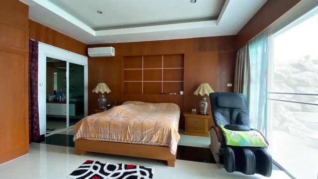 2 Story Pool Villa with Modern Style and Convenient Location near motorway no.7