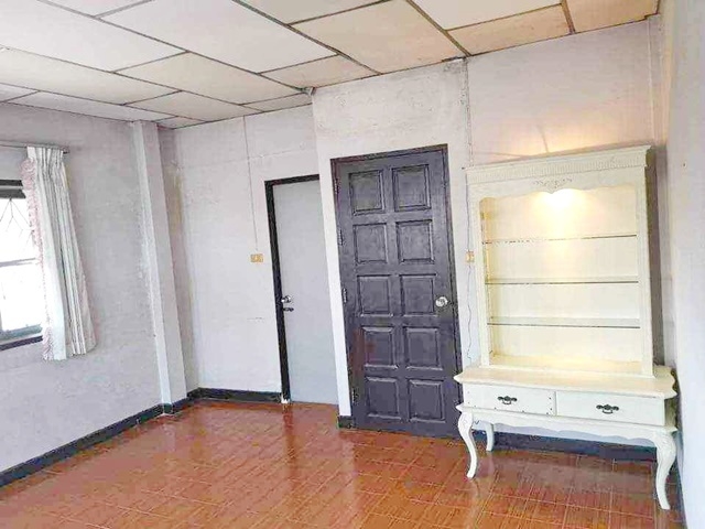 โครงการติดถนนใหญ่ เดอะมอลล์ บางกะปิ MRT น้อมเกล้า สวนสยาม ทาวน์โฮม 3 ชั้น  26ตรว.185ตรม.4นอน 3น้ำ 1จอด