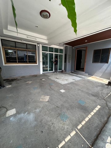 ให้เช่าบ้านเดี่ยว 3 ชั้นหลังหัวมุม 60 ตรว. 5 ห้องนอน โชคชัย 4 ต.รวมโชค เช่าระยะยาวได้ ให้รีโนเวทได้