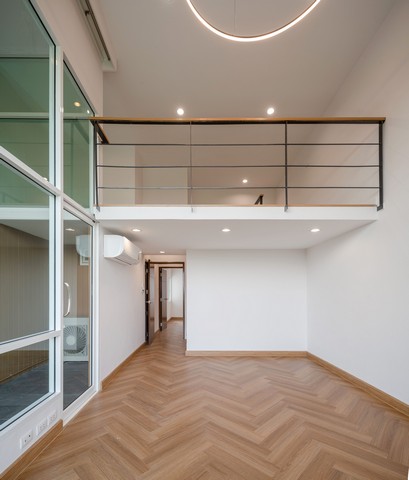 ขายทาวน์โฮม 3 ชั้น 4 ห้องนอน ไอเพลส นาคนิวาส 48 สไตล์ Modern Loft ตกแต่งใหม่ ใกล้ทางด่วน เหมาะอยู่อาศัยหรือทำโฮมออฟฟิศ