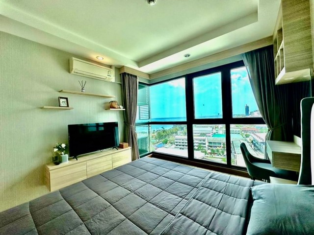 TEL :088-559 5199 คุณเอLine: https://line.me/ti/p/C0eGe0whLXคอนโดวิวทะเลให้เช่า Ladda Plus Condo Srirachaขนาด 48 ตร.ม.1 ห้องนอน 1ห้องน้ำ1ห้องนั่งเล่น 1ห้องครัวเครื่องใช้ไฟฟ้า เฟอร์นิเจอร์ครบสถานที่ใกล้เคียงใกล้ห้าง Atara mallMaxvalue Robinson Sriracha รพ.พญาไทรพ.สมิติเวช Central Srirachaสวนสาธารณะเกาะลอยตลาด และศูนย์ราชการสิ่งอำนวยความสะดวกฟิตเนสสระว่ายน้ำ ระบบรักษาความปลอดภัย 24 ชั่วโมง กล้องวงจรปิดเข้าออกด้วยระบบคีย์การ์ด ที่จอดรถมัดจ