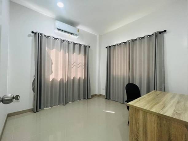 ให้เช่า 20,000 บาท/เดือน บ้านแหวน หางดง บ้านเดี่ยวชั้นเดียว สไตล์โมเดิร์น เฟอร์นิเจอร์และเครื่องใช้ไฟฟ้าครบ ใกล้กาดฝรั่ง 3 นาที