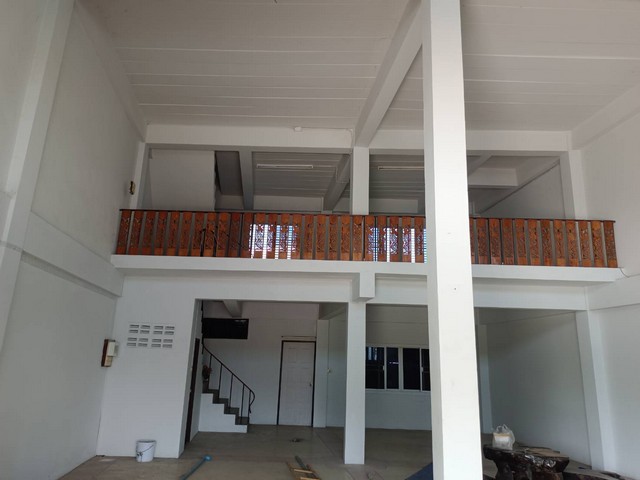 ขาย อาคารพาณิชย์ 3.5 ชั้น 2 คูหา 31 ตร.ว. พื้นที่ใช้สอยกว้างขวาง เหมาะสำหรับเปิดกิจการ ติดถนน อู่ทอง ใจกลางเมืองสุพรรณบุรี