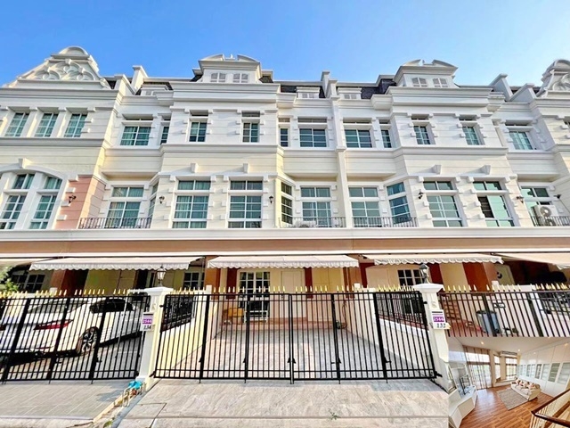 BTSปุณณวิถี 1.5กม. ไม่เคยอยู่ ให้เช่าทาวน์เฮาส์ 3 ชั้น 35ตรว. 215ตรม.สุขุมวิท 101/1 พลัส  เฟอร์ครบ 3นอน 4น้ำ 2จอดรถ 6แอร์ พาร์ค