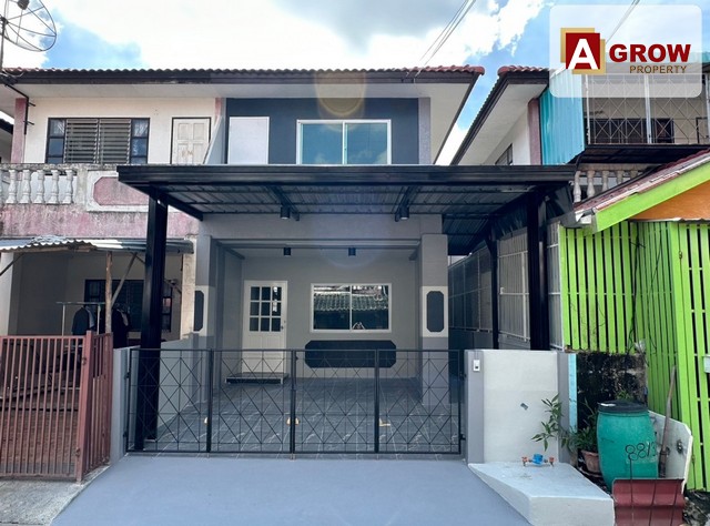 ม.พระปิ่น8 ซอยมังกร-แพรกษา รีโนเวทใหม่พร้อมอยู่ที่ตั้ง : ต.แพรกษา อ.เมื่องสมุทรปราการ จ.สมุทรปราการ รหัสทรัพย์ : AGT00246ราคาขาย : 1,950,000 บาท รายละเอียด : - ทาวน์เฮ้าส์ 2 ชั้น - เนื้อที่ 21.3 ตร.ว.- 2 ห้องนอน- 2 ห้องน้ำ- 1 ห้องครัว- 1 ที่จอด ***แถมฟรี***- ปั้มน้ำจุดเด่น : - เดินทางสะดวก เข้าออกได้ทั้งทางถนนเทพารักษ์และถนนแพรกษา สะดวกสะบายมีรถสองแถวผ่านหน้าหมู่บ้าน- รีโนเวทใหม่พร้อมอยู่ ทำห