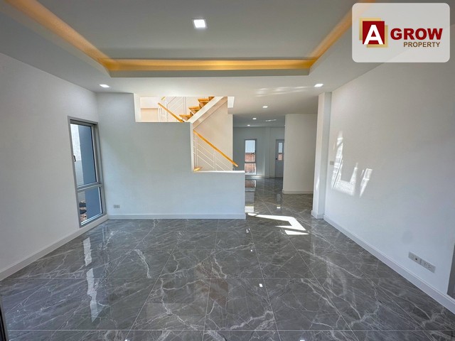 ม.ไอริส ออคิด พาร์ค  บ้านรีโนเวทใหม่พร้อมอยู่  เดินทางสะดวก