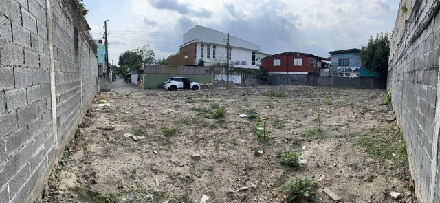 ขายที่ดิน103 ตร.วาย่านเลียบด่วน เซ็นทรัลอีสต์วิลล์ ซอยประดิษฐ์มนูธรรม 15 ,นาคนิวาส 16ราคาขาย 8,137,000 บาท ( ตร.ว.ละ 79,000 บาท) ค่าใช้จ่ายวันโอนฝ่ายละครึ่งที่ตั้ง ถนนประดิษฐ์มนูญธรรม ,ถนนนาคนิวาส ซอยประดิษฐ์มนูธรรม15 ,นาคนิวาส 16 แขวงลาดพร้าวเขตลาดพร้าว กรุงเทพ10230ติดต่อ : คุณภัสพงณ์ 0634098164 ,0813987741Line : deedaa23เนื้อที่ 103 ตารางวา หน้ากว้างประมาณ 25 เมตร ความลึกประมาณ 16 เมตรการเดินทาง สะดวกสบาย�