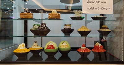  ติดต่อสอบถามรายละเอียด คุณอุษณีย์โทร 099-222-4951Line = ussnee_auขายเครื่อง+อุปกรณ์‼️ #ร้านกาแฟและขนมหวาน  #เนื่องจากเลิกกิจการ #รายการเครื่อง1. โต๊ะเตรียมของพร้อมตู้แช่เย็น Lassele 19,000 บาท2. เตาอบขนาดใหญ่ UNOX ราคา 30,000 บาท พร้อมชั้นวางเตาอบ3. ตู้แช่แข็ง Sanden ราคา 6,000 บาท4. อุปกรณ์สัญญาณเตือนเมื่อได้ออเดอร์ 5,000 บาท5. โมเดลขนม 14 ชิ้น พร้อมตู้กระจก 30,000 บาท (ขายโมเดลแยกชิ้น หรือตู้กระจกอย่างเดียวด