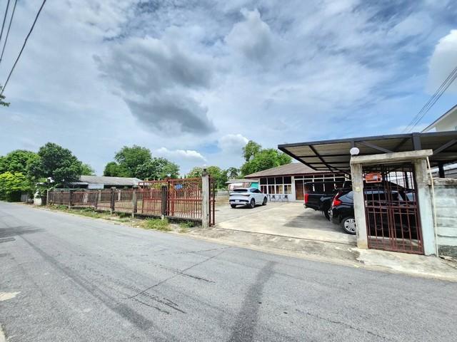 ขายที่ดิน 202 ตร.ว.พร้อมสิ่งปลูกสร้าง ย่านลาดพร้าว รามคำแหงซอยมหาดไทย ใกล้MRTมหาดไทยหน้าบ้านหันทางทิศตะวันออก ที่ดินเป็นสี่เหลี่ยมผืนผ้าเหมาะสำหรับทำที่อยู่อาศัย โฮมออฟฟิศ คอนโดมิเนียมราคาขาย 22,500,000 บาท ( 2 แปลง )ที่ดินเปล่า 101 ตารางวา ราคา 12 ล้านที่ตั้ง ถนนลาดพร้าว ซอยลาดพร้าว122 แขวงพลับพลา เขตวังทองหลาง กรุงเทพมหานครติดต่อ : คุณภัสพงณ์ 0634098164 ,0813987741Line : deedaa23เนื้อที่ 202 ตา�