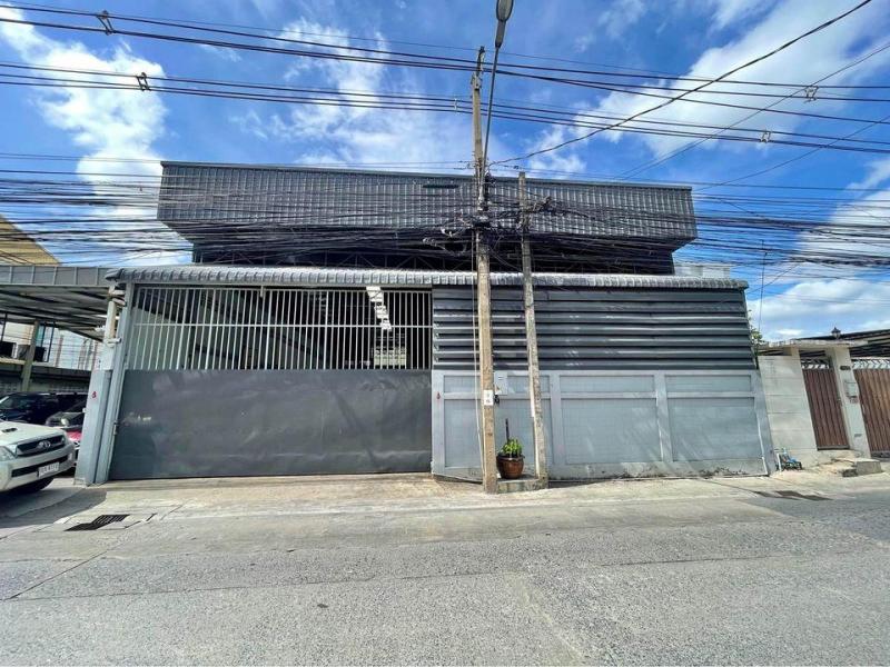 ให้เช่าโกดัง มีออฟฟิศ 2 ชั้น ย่านรัชดา ถนนรัชดาภิเษก ซอยรัชดา 36 ( พร้อมเข้าอยู่ เมษายน 67 )ราคาเช่า 65,000 บาท / เดือน ( ประกัน 2 เดือน )ที่ตั้ง ถนนรัชดาภิเษก ซอยรัชดา 36 เสือใหญ่อุทิศ แขวงจันทรเกษม เขตจตุจักร กรุงเทพติดต่อ : คุณภัสพงณ์ 063-409-8164Line : deedaa23เนื้อที่ 91 ตารางวา พื้นที่ใช้สอย 360 ตารางเมตรรายละเอียด- office 2 ชั้น พร้อมใช้ ห้องน้ำในตัว- พร้อม ชั้นลอย + ห้องน้ำ- ประตูไฟฟ้าราคาเช่า 65,00