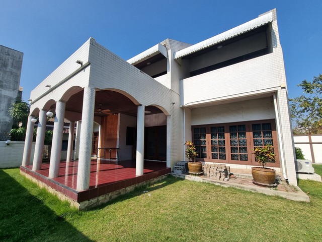 RH01352 ให้เช่าบ้านเดี่ยว  ขนาด 154 ตรว.ซอยปรีดีพนมยงค์ 14 แยก 10 ถนนสุขุมวิท 71ทำออฟฟิศได้ติดต่อAgent  : คุณเด่นชัย 09-8481-8989         :06-2839-4747 Line   :0984818989          : https://line.me/ti/p/ezz8HbMifz         : แอดไลน์ แคปหน้าจอสอบถามได้เลยครับบ้านซอยปรีดีพนมยงค์ 14 แยก 10 ถนนสุขุมวิท 71บ้านเดี่ยว 2 ชั้น  ขนาด 154 ตรว.  พื้นที่ใช้สอย 250 ตรม.3 ห้องนอน 3 ห้องน้ำ มีครัว ห้องเก็บของ ห้องคนงาน ห้องน้ำคนงาน แยกอยู่ด้านหลังจอดรถในบ้านได้ 3 คัน นอกบ�