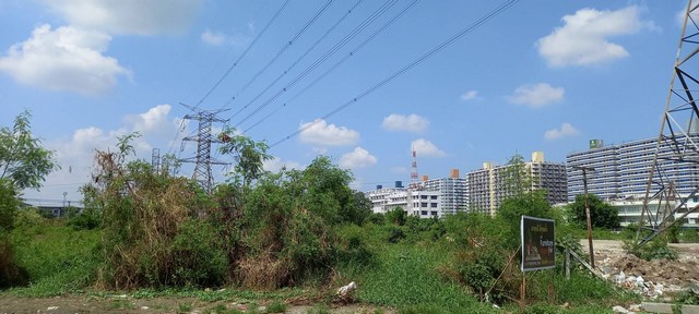 ขายที่ดินเปล่า หน้ากว้าง 165 เมตร 11 ไร่ 1 งาน 33 ตารางวา ทางเข้าเมืองทองธานี ทำเลทอง  เหมาะลงทุน เดินทางสะดวก