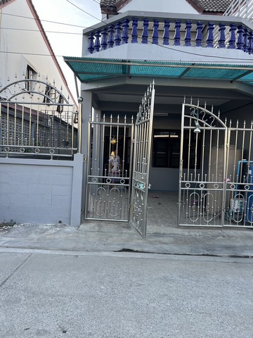 ขายทาวน์เฮ้าส์ 2 ชั้น ใกล้หมู่บ้านมาลีวัลย์ คลองขุดใหม่ อำเภอเมืองจังหวัดฉะเชิงเทรา##รายละเอียดและที่ตั้งทรัพย์-ทาวน์เฮ้าส์ 2 ชั้นขนาด 33 ตารางวาจำนวน 3 ห้องนอน 2 ห้องน้ำสามารถจอดรถในบ้านได้ 1 คัน-ตั้งอยู่ใกล้หมู่บ้านมาลีวัลย์คลองขุดใหม่ ตำบลท่าไข่ อำเภอเมืองฉะเชิงเทรา จังหวัดฉะเชิงเทรา***ราคาเพียง 1.8 ล้านบาท##สนใจติดต่อโทร0947843315