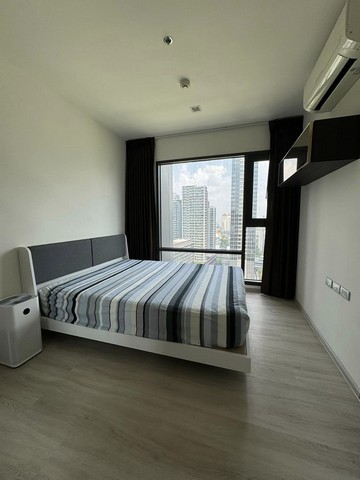 Rhythm Sukhumvit 36, safe, convenient, peaceful, 24th floor, BTS Thonglor***Service for selling/renting houses, condos and giving advice. If interested, contact at any time***Interested in additional details or pictures or making an appointment to see the room?Contact Ekachai (Aui)T. 089-799-5598Line ID: @auiauiaui001 (add @ in front)Room type: 1 bedroom, 1 bathroomSize 33 sq m., 24th floorNew, clean room, beautifully decorated, ready to move in.details-------------------------------------------------- ------------Rental price: 25,000 baht per month-------------------------------------------------- ------------*Facilities worth using- Salt system swimming pool- Childrens swimming pool- Fitness- Separate male and female streaming rooms- Relaxation garden-------------------------------------------------- ------------*Nearby important places (Based on information from Google Map)- Rain Hill : 1.1 km.- Emporium : 1.5 km.- Gateway Ekamai : 1.6 km.- K-Village : 1.8 km.- Emquartier : 2.5 km.-