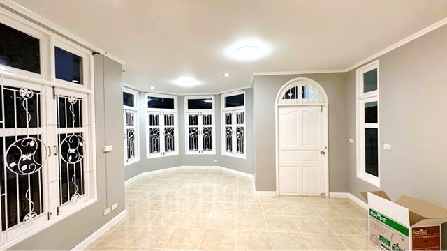 รังสิตคลอง3 ให้เช่าคฤหาสน์หรู ถูกที่สุด บ้านเดี่ยว 2 ชั้น 110ตรว. 230ตรม. 3นอน 3น้ำ 2จอดรถ 1แอร์ เพียวเพลส รังสิต คลอง 2 ติดถนนใหญ่