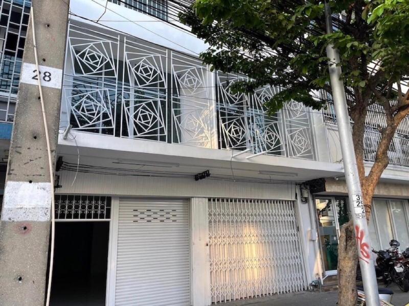 BH2690 ให้เช่าอาคารพาณิชย์ 4 ชั้น 2 คูหา ติดซอยเจริญนคร 56 เขต สำเหร่