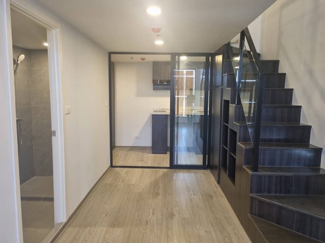 Sub1015ขายดาวน์ ORIGIN PLUG & PLAY RAMINTRA  ชั้น 2ออริจิ้น ปลั๊ก แอนด์ เพลย์ รามอินทราใกล้รถไฟฟ้าสายสีชมพู สถานีรามอินทรา กม.9 ราคาขายตามสัญญา :4,540,000 บาทชำระค่าผ่อนดาวน์ไปแล้ว113,100 บาท แบ่งผ่อนชำระได้ราคาขายสุทธิ 110,000 บาท (ผู้ซื้อผ่อนชำระต่อกับโครงการ)พร้อมอยู่กลางมีนาคมห้องฝ้าเพดานสูง 4.2 ม. เป็นคอนโด duplex- ห้อง D-B5-01M- ขนาด 33.10 sq.m.- ชั้น 2Promotion ของแถม1. Digital door lock 1 รายการ2. Home Automation 1 รายการ3. กล้องวงจรปิด (CCTV) 1 รา