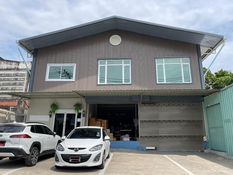 ให้เช่าสำนักงานออฟฟิศพร้อมโกดัง สี่แยกศรีอุดม ใกล้ซีคอน พื้นที่ใช้สอยรวม 360 ตารางเมตร 3 ห้องน้ำ ใกล้รถไฟฟ้า MRTสายสีเหลือง สถานีศรีอุดม