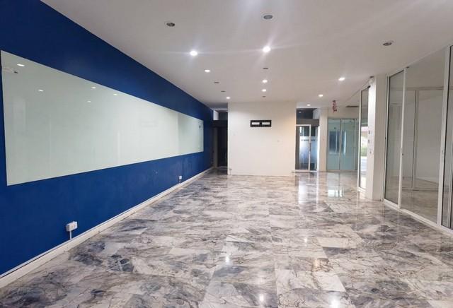 ให้เช่าอาคารพาณิชย์ 4 ชั้น เลียบด่วน ใก้ลบิ๊กซีลาดพร้าว พื้นที่ใช้สอย 220 ตรม.4 ห้องเปล่า 4 ห้องน้ำ 2 ที่จอดรถหน้าตึก