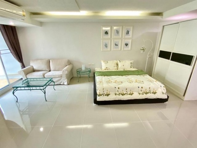 The Waterford Sukhumvit 50 is private, convenient, clean, 7th floor, BTS On Nut.***Service for selling/renting houses, condos and giving advice. If interested, contact at any time***Interested in additional details or pictures or making an appointment to see the room?You can contact Ekachai (Aui).T. 089-799-5598Line ID: @auiauiaui001 (add @ in front)-------------------------------------------------- ------------Room type: 1 bedroom, 1 bathroomSize 44 sq m., 7th floor, Building 1Clean room, beautifully decorated, ready to move in.details-------------------------------------------------- ------------Rental price: 13,000 baht per month-------------------------------------------------- ------------* Complete electrical appliances- Air conditioning- fridge- TV- washing machine-------------------------------------------------- ------------*Facilities worth using– Lobby- swimming pool– Fitness– Relaxation garden-------------------------------------------------- ------------*Nearby impor