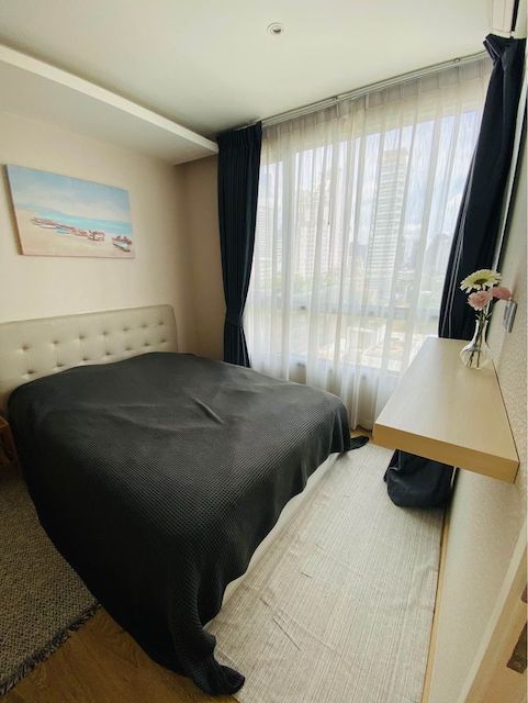 H Sukhumvit 43, safe, quiet, spacious, 11th floor, BTS Phrom Phong.***Service for selling/renting houses, condos and giving advice. If interested, contact at any time***Interested in additional details or pictures or making an appointment to see the room?Contact Ekachai (Aui)T. 089-799-5598Line ID: @auiauiaui001 (add @ in front) (Agent Post)Room type: 1 bedroom, 1 bathroomSize 43 sq m., 11th floorNew, clean room, beautifully decorated, ready to move in.details-------------------------------------------------- ------------Rental price: 30,000 baht/month-------------------------------------------------- ------------* Complete electrical appliances- Air conditioning- fridge- TV- washing machine-------------------------------------------------- ------------*Facilities worth using– Lobby– Lounge on the rooftop- swimming pool– Fitness– Sauna-------------------------------------------------- ------------*Nearby important places (Based on information from Google Map)1. Terminal 212. Am