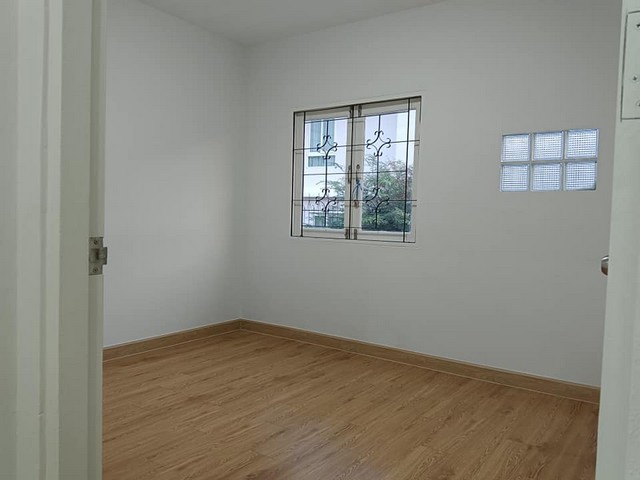 HS682ขายบ้านเดี่ยว เนื้อที่ 67 ตรว. หมู่บ้านเมืองทองการ์เด้น ซอยพัฒนาการ 65 เดินทางสะดวกใกล้ทางด่วน