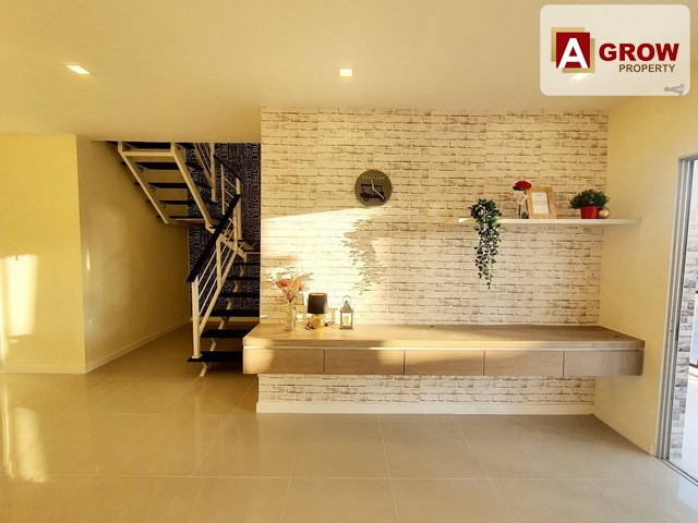 ม.พฤกษา74/3  ซอยทรัพบุญชัย บ้านรีโนเวทใหม่พร้อมอยู่  เดินทางสะดวก