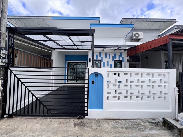 #THS016 สำหรับขาย : ป่าคลอก ทาวน์โฮมชั้นเดียว 2 ห้องนอน 1 ห้องนํ้าทาวน์โฮมชั้นเดียว ทำเลป่าคลอก ใกล้ปั้มปตท- เนื้อที่ 21 ตร.วา- 2 ห้องนอน 1 ห้องน้ำ- หน้าบ้านไม่ชนใคร- จอดรถยนต์ได้สะดวก สิ่งอำนวยความสะดวก- สวนสาธารณะ- มีการรักษาความปลอดภัย (รปภ.) สถานที่ใกล้เคียง- ปตท.ป่าคลอก- ซุปเปอร์ชีป ท่าเรือ- โรบินสันไลฟ์สไตล์ ถลาง ราคา 2.39 ลบ.------------------------#THS016 For Sale : Pakhlok, One-story townhome, 2 bedrooms 1 bathroomOne-story townhome, Pa Khlok locati