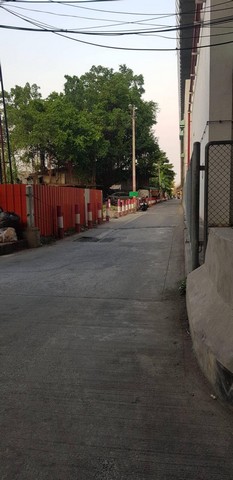 ขายที่ดินทำเลดี  เนื้อที่ 400.4 ตารางวา แขวงวัดท่าพระ เขตบางกอกใหญ่ กรุงเทพมหานคร ที่ตั้ง :  แขวงวัดท่าพระ เขตบางกอกใหญ่ กรุงเทพมหานคร 10600https://maps.app.goo.gl/bn2Tx26ynQwy2Yu37ขนาดพื้นที่ : 400.4 ตารางวา ที่แปลงสวย ขนาดใหญ่ กรุงเทพชั้นในค่าธรรมเนียมการโอนผู้ขายเป็นผู้ออกค่าใช้จ่าย ที่ดินทำเลท้องมังกร 