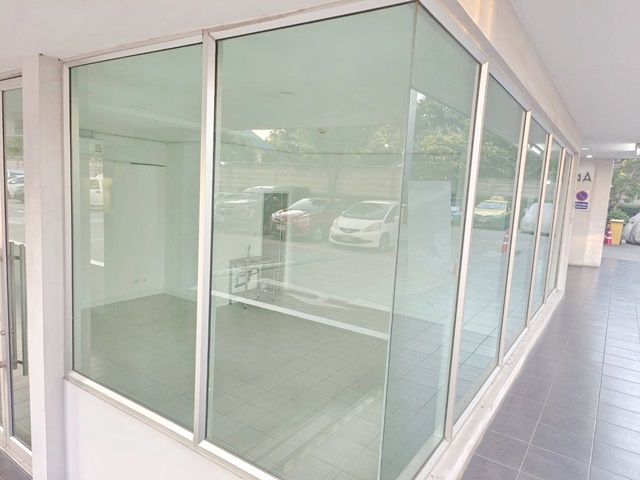 รัตนาธิเบศร์ MRT บางรักใหญ่ ให้เช่า-ขาย ร้านค้า สำนักงาน 1 ชั้น 10ตรว. 35ตรม.  1ห้อง 1น้ำ 1แอร์ ตลาดแยกบางพลู มีพื้นที่ให้จอดรถ 2.4 ล้าน