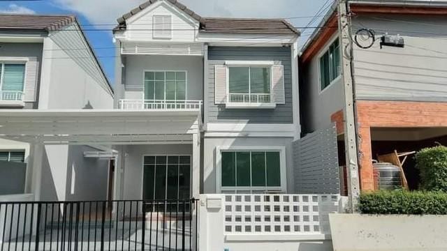 C4439 ขายทาวน์โฮม 2 ชั้น โครงการเดอะ วิลเลจ บางนา กม. 10 รีโนเวทพร้อมเข้าอยู่