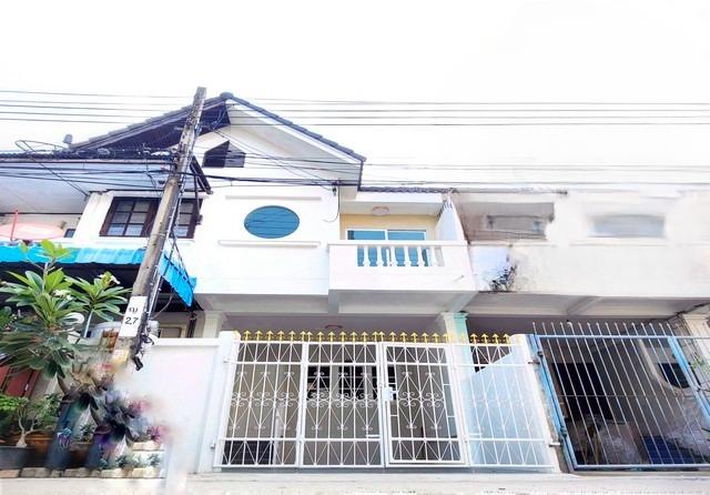 ทาวน์เฮ้าส์เล็กๆ สเปค ปิ่นเกล้า-จรัญฯ ทำเลบางกรวย-การไฟฟ้าฯ เข้าออกปิ่นเกล้า จรัญสนิทวงศ์ และราชพฤกษ์ ได้สะดวกรวดเร็ว  แถมยังใกล้ SRT สถานีบางบำหรุ หมู่บ้านรัตนวรรณ  ตำบล บางกรวย อำเภอบางกรวย นนทบุรี 11130 2 ห้องนอน  2 ห้องน้ำ  1 ห้องครัว 1 ที่จอดรถ พิกัด หมู่บ้านรัตนวรรณ : https://maps.app.goo.gl/NvzjNZNGzk2FdPdaAหลังเดียวราคาเดียวเพียง 1.59 ล้าน รายละเอียดทรัพย์- ชุมชน รัตนวรรณ (ซอยบางกรวย-ไทรน้