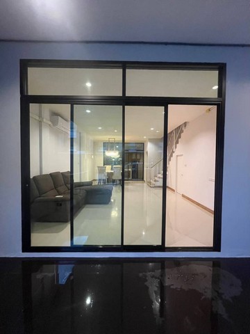 [B847]ให้เช่า 26k ทาวน์โฮม 3 ชั้น ทาวน์อเวนิวพระราม 9 รามคำแหง 60 (กรุงเทพกรีฑา7) แขวงหัวหมาก เขตบางกะปิ ใกล้แอร์พอร์ตลิ้งหัวหมากทาวน์โฮม 3 ชั้น หน้ากว้าง 5.5 เมตร พื้นที่ 20 ตารางวา พื้นที่ใช้สอย 162 ตารางเมตร 3 ห้องนอน 3 ห้องน้ำ 1 ห้องรับแขก 1 ห้องทำงาน 1 ห้องครัว ที่จอดรถ 2 คันสระว่ายน้ำขนาดใหญ่และสระเด็ก สนามเด็กเล่น ฟิตเนสออกกำลังกาย สวนหย่อม26,000.-/เดือน สัญญาขั้นต่ำ 3 ปี ประกัน 2 �