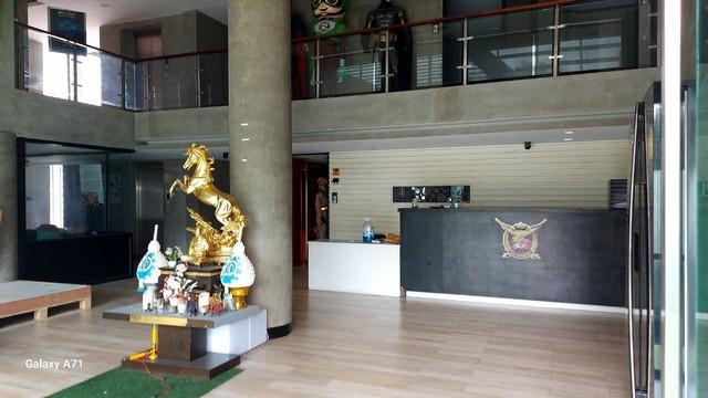 ให้เช่าอาคาร 6 ชั้น มีลิฟท์ ถนนเลียบคลองภาษีเจริญฝั่งเหนือ 16 ห้อง ที่ดิน 255 ตรว.จอดรถในรั้วอาคารได้ 8 คัน