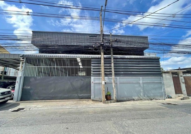 ให้โกดัง 360 ตรม มีออฟฟิศ ย่านรัชดา ซ.เสือใหญ่ จันทรเกษม จตุจักร