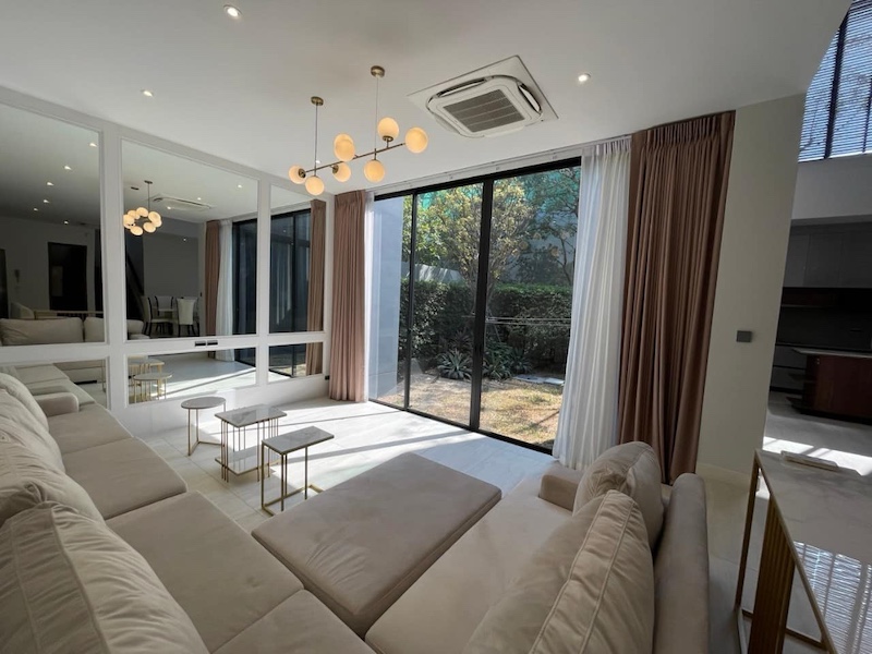 BH2696 ให้เช่า Bugaan krungthep kreetha บ้านเดี่ยว 3 ชั้น หรูทันสมัย มีลิฟท์ วิวสระว่ายน้ำ พร้อมเข้าอยู่