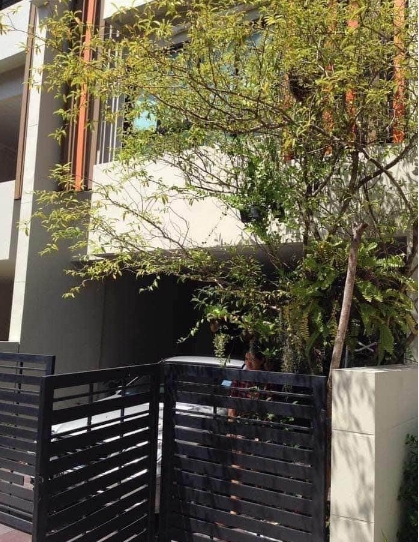 ให้เช่าและขาย ทาวน์โฮม 3 ชั้น  ซิมโฟนี  ย่านเลียบด่วน นวมินทร์