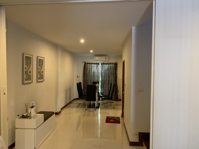 ขายทาวน์โฮม 3 ชั้น  สภาพดีเยี่ยม เฟอร์นิเจอร์ครบ ใกล้โรงแรมอิมพีเรียลพิษณุโลก โครงการโรยัลปาล์ม