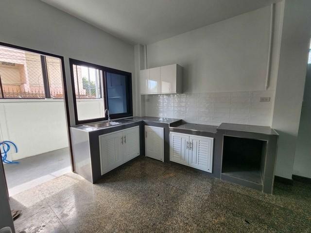 PB3802 ให้เช่าบ้านทาวน์โฮม 3 ชั้น ย่าน กรุงเทพ-นนท์ Renovate ใหม่ เหมาะอยู่อาศัย ใกล้MRT วงศ์สว่าง