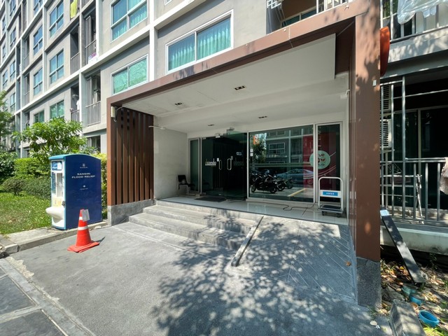   รายละเอียดเพิ่มเติม Code ID : AN 3683  ราคาขาย  1,615,000 บาท- พื้นที่ใช้สอย :   29.03 ตร.ม.- จำนวนห้อง :  1 ห้องนอน 1 ห้องน้ำ  - ชั้นที่ :  6 - อาคาร  : D พิกัดทรัพย์ :  https://maps.app.goo.gl/r7BCMma4jqD2hpxn8    สถานที่ใกล้เคียง- ใกล้ห้างสรรพสินค้า เดอะมอลล์ - ใกล้ห้างสรรพสินค้า บิ๊กซี - ใกล้ฟู้ดแลนด์- ใกล้รพ. สมิติเวช ศรีนครินทร์ สอบถามเพิ่มเติม/นัดชมโทร. 097-419-5982(พลอย)โทร. 096-932-4624(ออมสิน)Line : @panaya (มี@ด้านหน้า)ปรึกษาสินเชื่อฟรี One Stop Service ดูแ�