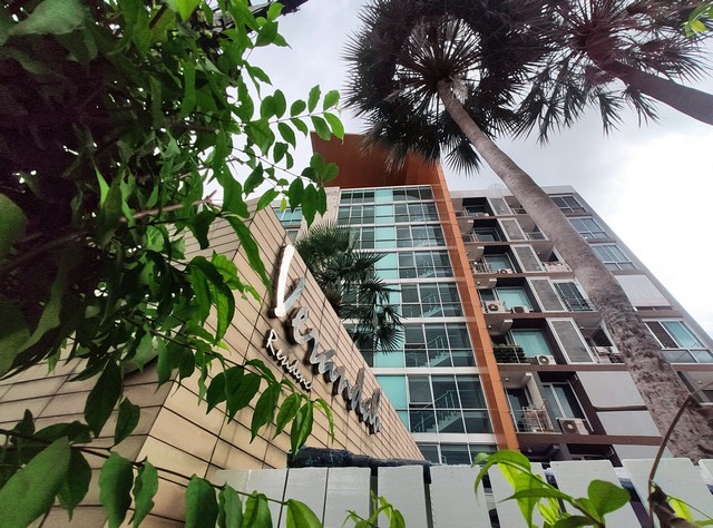   รายละเอียดเพิ่มเติม Code ID : AK 0285  ราคาขาย  4,911,500 บาท- พื้นที่ใช้สอย :   73.89 ตร.ม- จำนวนห้อง :   2 ห้องนอน 2 ห้องน้ำ - ชั้น : 6       - อาคาร : 1 พิกัดทรัพย์ : https://maps.app.goo.gl/M5SWJ8bCi56JAi58A    สถานที่ใกล้เคียง- ใกล้เซ็นทรัล พระราม 9,ฟอร์จูน พระราม 9- ใกล้เดอะ สตรีท รัชดา,บิ๊กซี เอ็กซ์ตร้า  - ใกล้รัชดา,รพ.ปิยะเวท,รพ.พระราม 9- ใกล้รพ.กรุงเทพ,รร.สมาคมไทย สอบถามเพิ่มเติม/นัดชมโทร. 097-419-5982(พลอย)โทร. 096-932-4624(ออมสิน)Line : @panaya (มี@ด้านหน้�