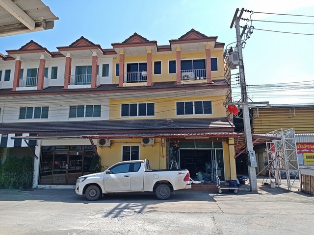   รายละเอียดเพิ่มเติม Code ID :  PAP 5-0560  ราคาขาย  3,900,000  บาท- ขนาดพื้นที่ :  17 ตรว. - พื้นที่ใช้สอย :   162 ตรม.- จำนวนห้อง :   3 ห้องนอน 2 ห้องน้ำ - ที่จอดรถ :  1 คัน- บ้านหันทางทิศ :  เหนือ พิกัดทรัพย์ :  https://maps.app.goo.gl/XpvnoZYNjKtfk7Ae7    สถานที่ใกล้เคียง- ใกล้  แม็คโคร ขอนแก่น 1- ใกล้  โฮมโปร ขอนแก่น- ใกล้  มหาวิทยาลัยภาคตะวันออกเฉียงเหนือ- ใกล้   วัดธาตุ พระอารามหลวงสอบถามเพิ่มเติม/นัดชมโทร. 097-419-5982(พลอย)โทร. 096-932-4624(ออมสิน)Li