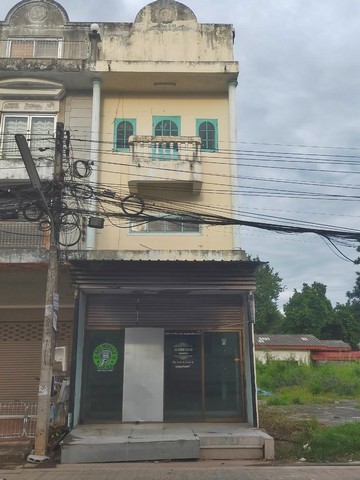   รายละเอียดเพิ่มเติม Code ID : PAP4-0285  ราคาขาย  3,300,000  บาท- ขนาดพื้นที่ :  28.5 ตรว. - พื้นที่ใช้สอย :  154 ตรม. - จำนวนห้อง :  3 ห้องนอน 2 ห้องน้ำ  - ที่จอดรถ :   1 คัน- บ้านหันทางทิศ :  ตะวันออกเฉียงเหนือ พิกัดทรัพย์ :  https://maps.app.goo.gl/M4jErsJT6qiscdyP6    สถานที่ใกล้เคียง- ใกล้  วิทยาลัยการสาธารณสุขสิรินธร จังหวัดขอนแก่น- ใกล้  วัดป่าวิเวกธรรม หลวงปู่บุญเพ็ง- ใกล้  โรงพยาบาลขอนแก่น- ใกล้  มหาวิทยาลัยศรีปทุม วิทยาเขตข�