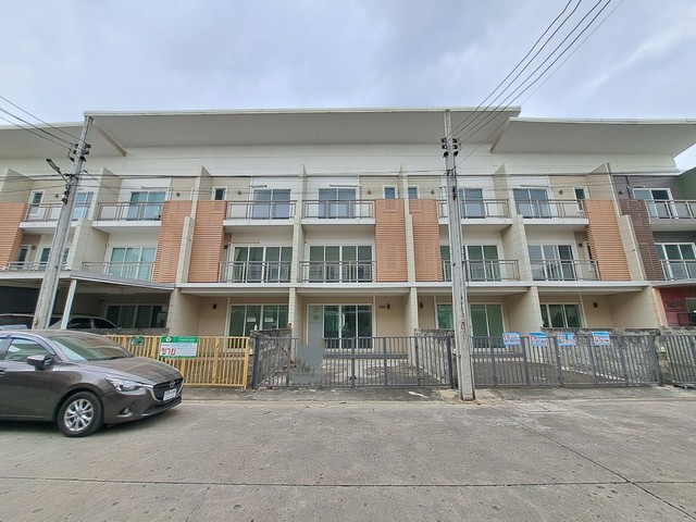 ขายทาวน์โฮม 3 ชั้นโครงการ ดีลักซ์ทาวน์ เลียบทางด่วน-รามอินทรา  PJAI 0144